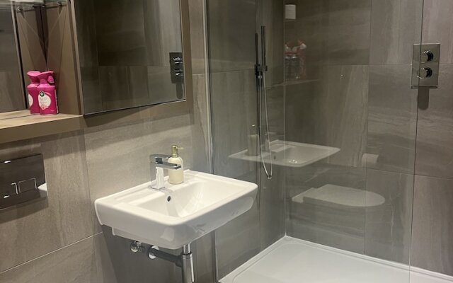 Beautiful Apartment With Excellent Water View
