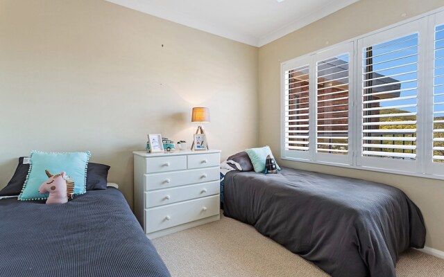 Adriana, 10/83 Ronald Avenue