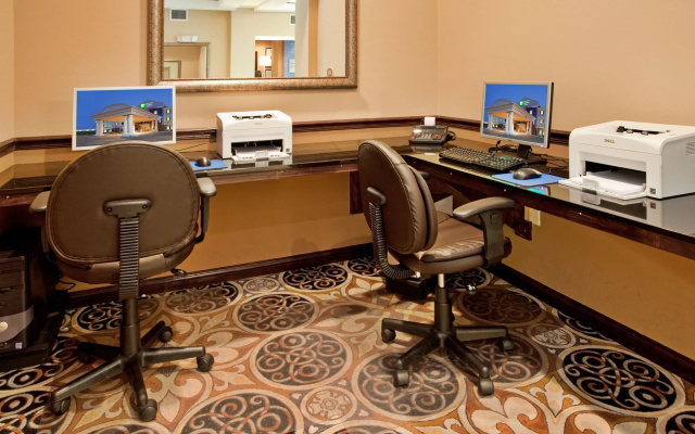 Holiday Inn Express & Suites Sedalia by IHG