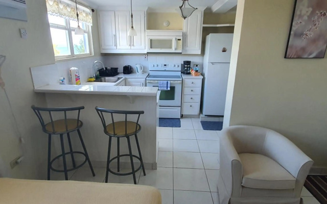 Hastings Towers 4D - Studio Apt Opp Beach