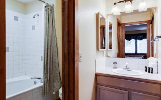 Tyra Streamside 238