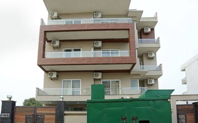 Capital O 17150 Hotel Silver Royal