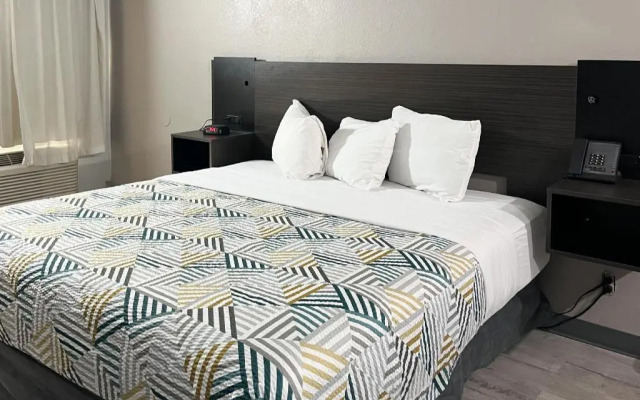 Motel 6 Addison, TX - Dallas