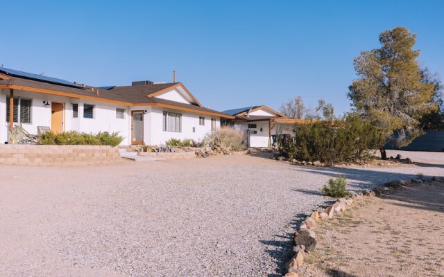 Pickle Ranch - Desert Paradise With Hot Tub, Fire Pit & Bbq 2 Bedroom Home by Redawning