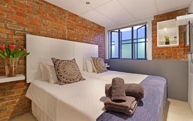 Happy Rhino Hotel