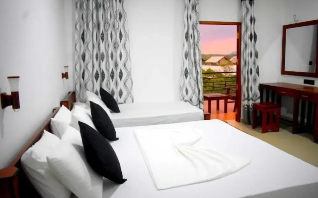 Blue Sky Hotel Yala