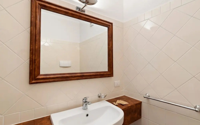 Spacious Apartment in Rancone With Lake View