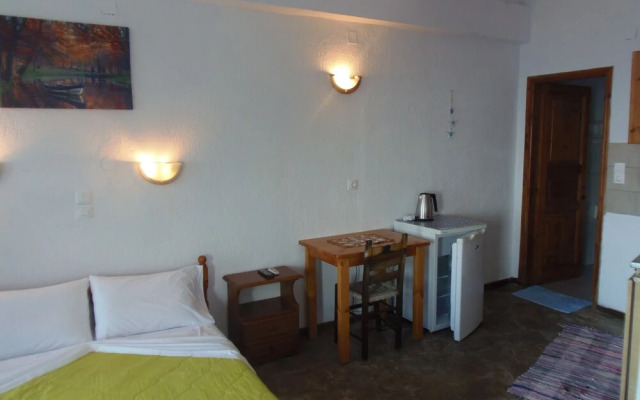 Studios Milos Skopelos-Where the Sea Meets the Sky