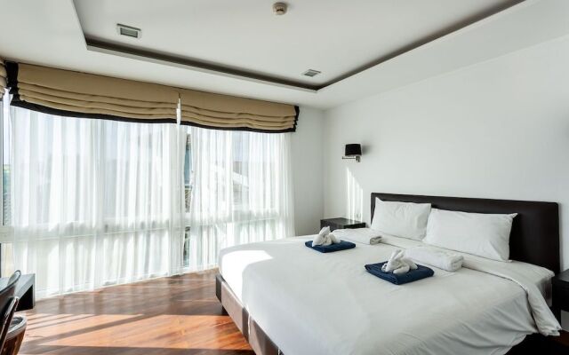 The Palms Kamala by Lofty