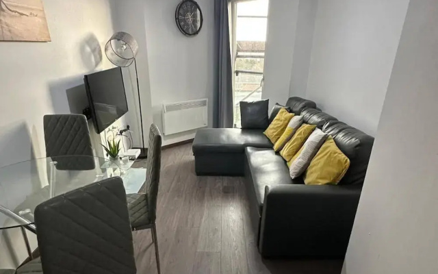 1br-sleeps4-parking-closetocentre