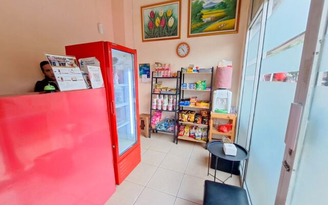 OYO 90578 Dinar Family