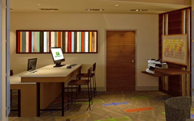 Holiday Inn Express & Suites Detroit Northwest - Livonia, an IHG Hotel