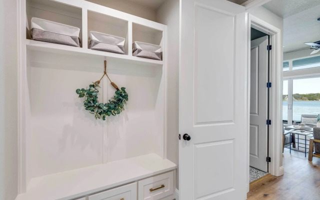 Lakefront Granbury Retreat w/ Patio & Fire Pit