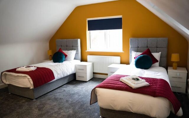 Remarkable 5-bed House in Horley