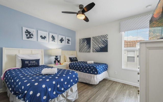 6 BR Home Windsor Hills Sleeps 12 - DVM 1952