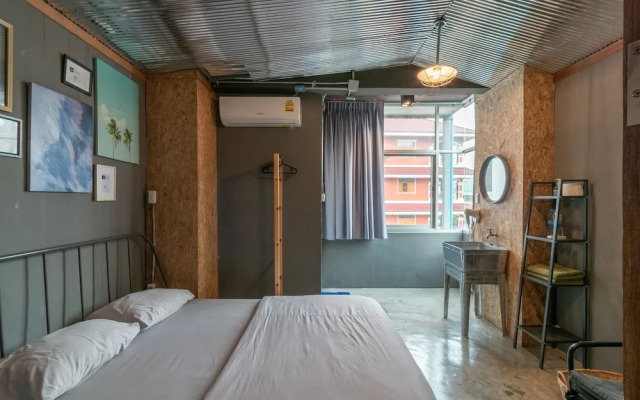 Zhelter Hostel Bangkok by ZUZU