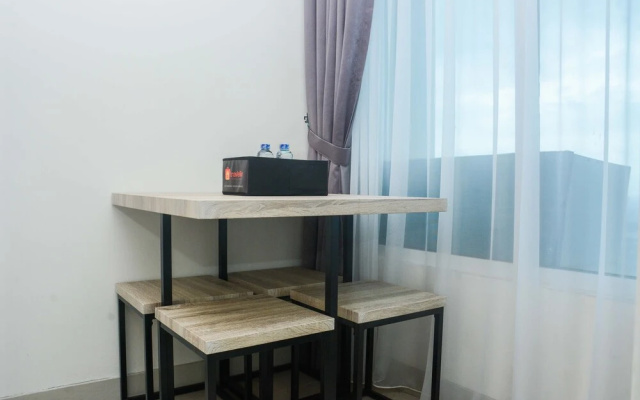 Minimalist and Posh 1BR Grand Kamala Lagoon Apartment By Travelio – Guest Rooms – Bekasi