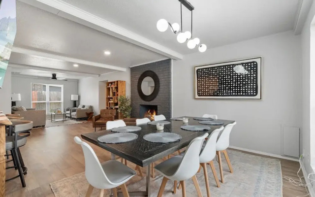 Spacious Retreat 8 Bedroom River