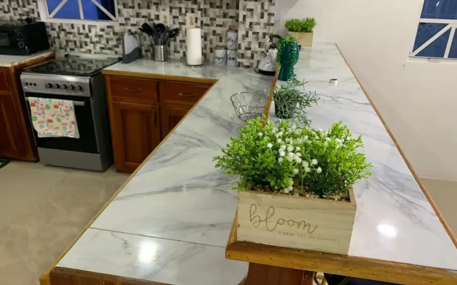 1 Bed Apartment - Sleeps 2 - Parking - Wifi