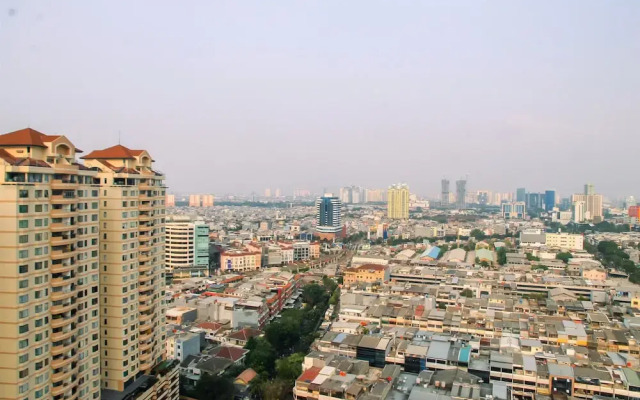 Relaxing Studio Apartment at Mangga Dua Residence