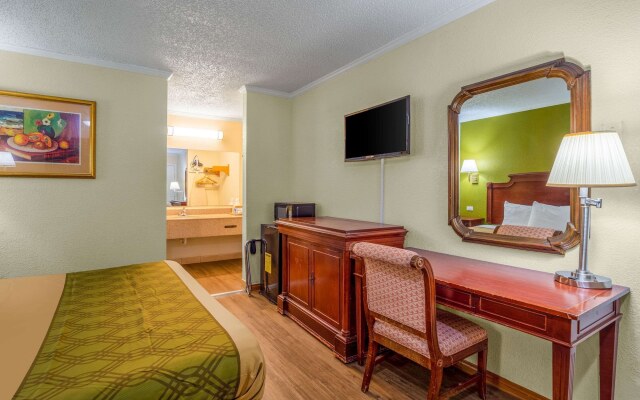 Rodeway Inn & Suites Fort Jackson