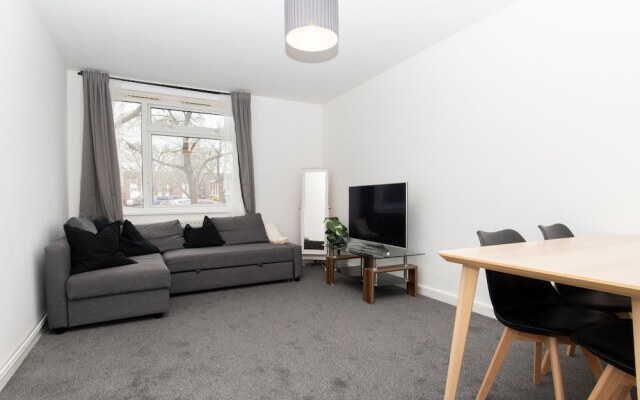 Stunning 1-bed Entire Apartment in Teddington