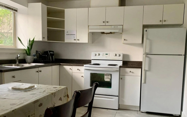 Spacious Burnaby Guest Home