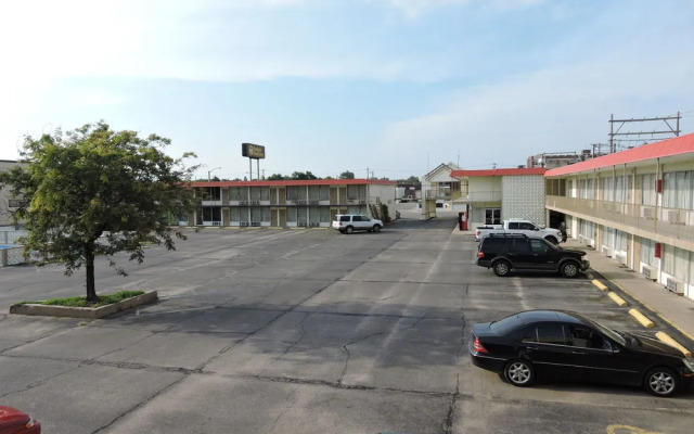 Budget Host Hutchinson