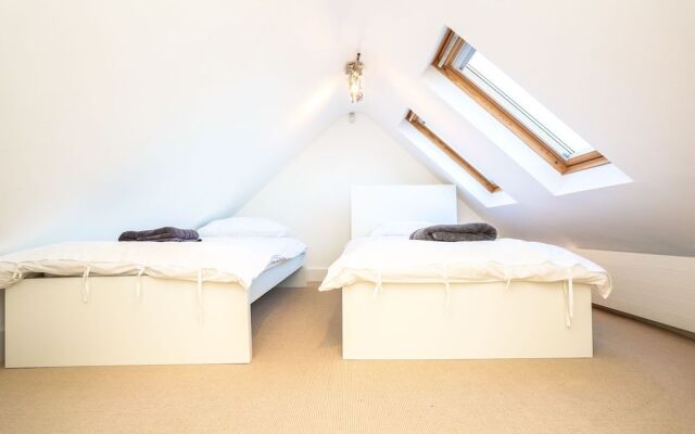 The Glasshouse Escape - 5BDR Victorian Jewel with Modern Twists in Jericho