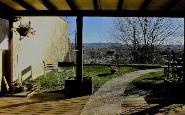 Cozy Apartment With Panoramic Garden In The Historic Center Of Iesi