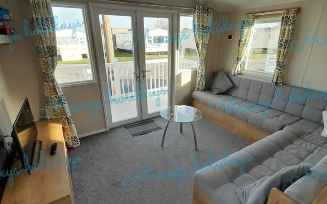 Pet Friendly Caravan in Walton on the Naze