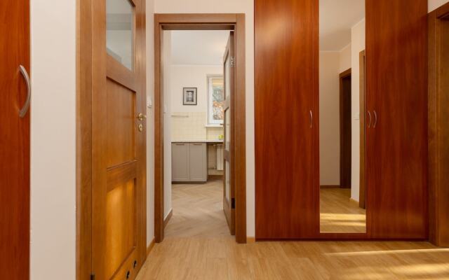 Saska Kępa Apartment by Renters