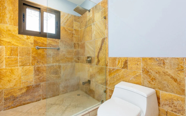 1BD Unit With Pool, AC and Great Ocean View