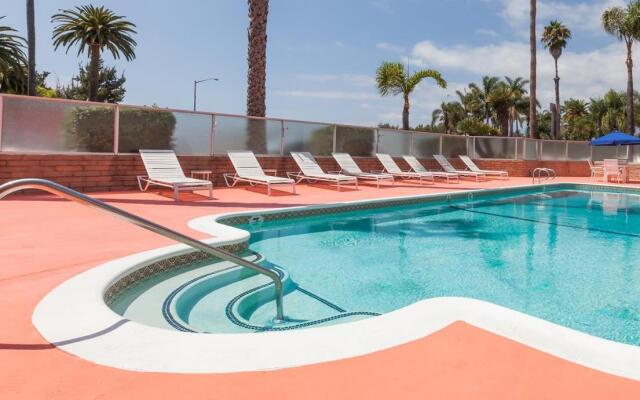 Super 8 By Wyndham Santa Barbara/Goleta
