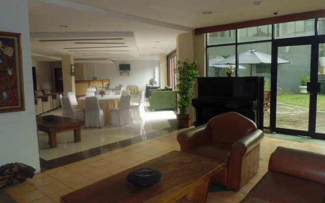 Shinju Apartment