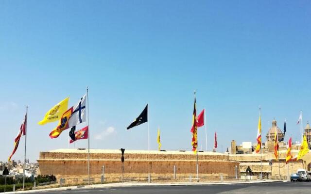 Kharmen A 1565s House with Seaviews