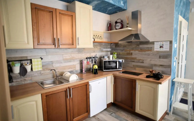 Suites Train Station Mestre Apartment    (No Front Desk Need To Contact Property 5  Days In Advance)