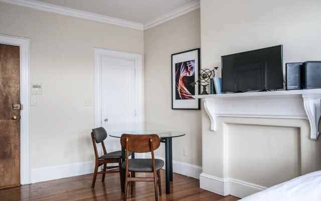 Pleasant Back Bay Suites by Sonder