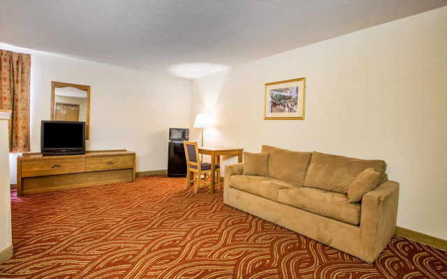 Econo Lodge Inn & Suites Stevens Point