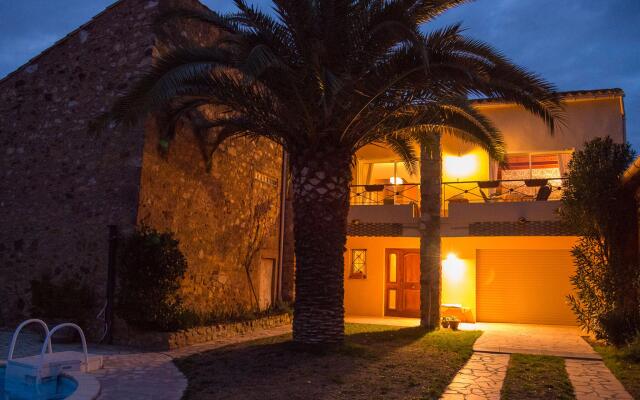 Spacious Villa in Languedoc-Roussillon with private Swimming Pool