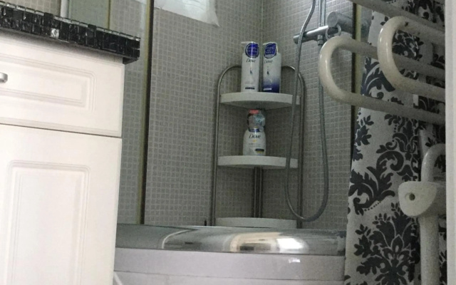 Sesoko Terrace　瀬底大橋を渡りすぐ左手に,ビーチへ徒歩2分眺めのいい小さい可愛い家 – Bathroom – Motobu