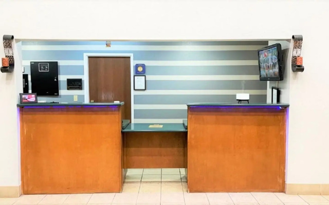 Star City Inn & Suites