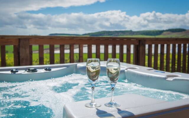 Barn Lodge With Hot Tub Near Cupar, Fife