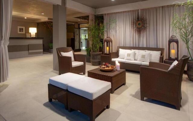 Luxe Sunset Boulevard Hotel