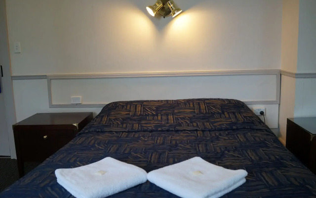 Royal Exhibition Hotel