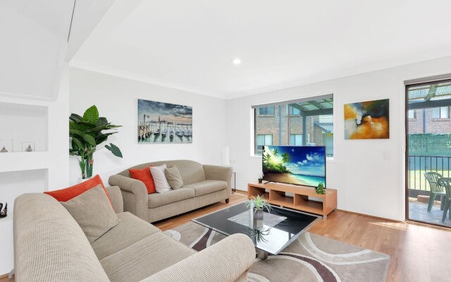 Fountain View Villa - We Accommodate