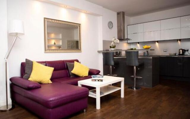 Apt 1, Trafalgar Square (1St Floor)