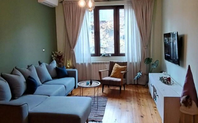 Top Central 2 Bedroom Apartment next to NDK