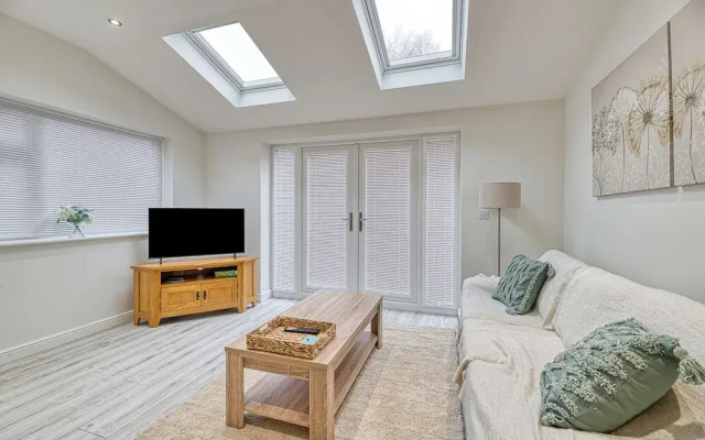 One Bed in Guilden Sutton by Guestz