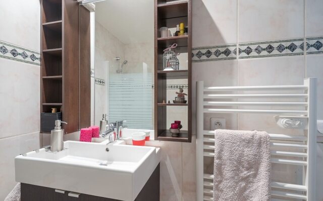 Charming Apartment On The Pedestrian Street Of The